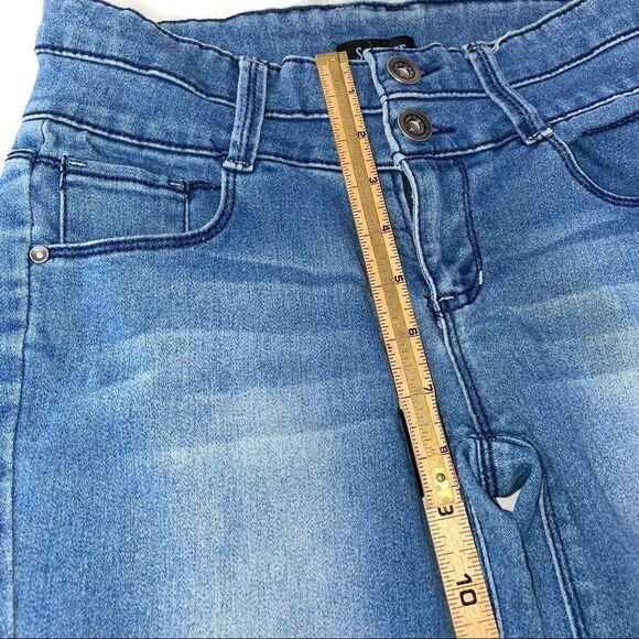 💋Bundle 4 items for $20. Add items💋 to a bundle - Picture 3 of 5